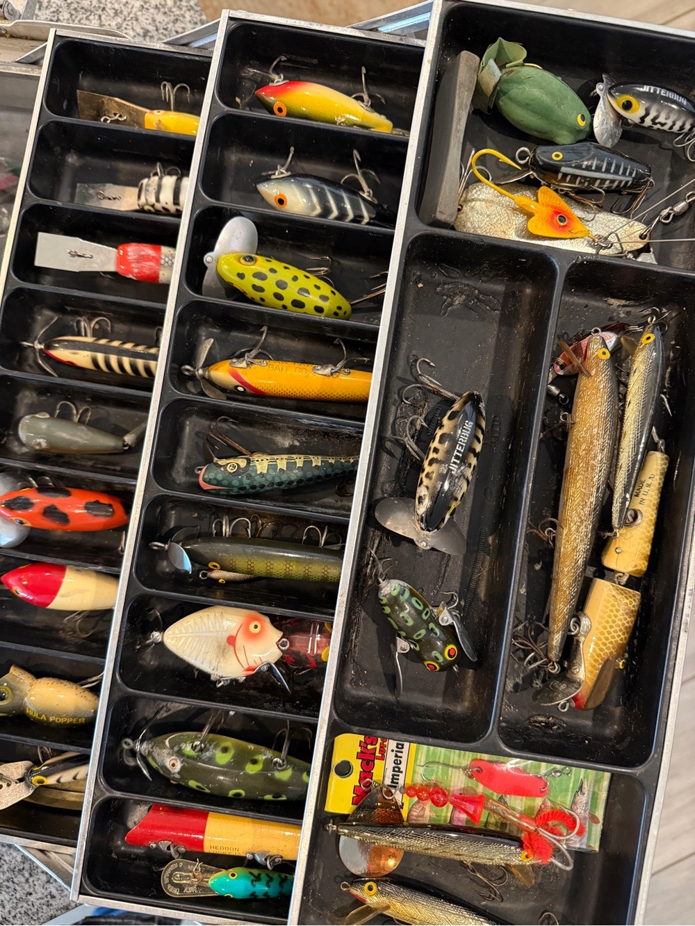 UMCO Vintage Aluminum Tackle Box - Asst Lures, Flies and Fishing Equipment - Picture 4 of 6